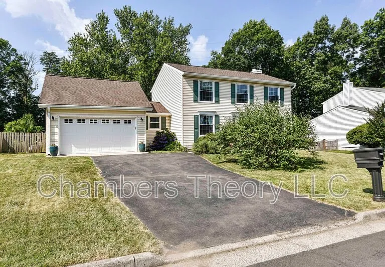 123 S Dickenson Ave — Photo 3