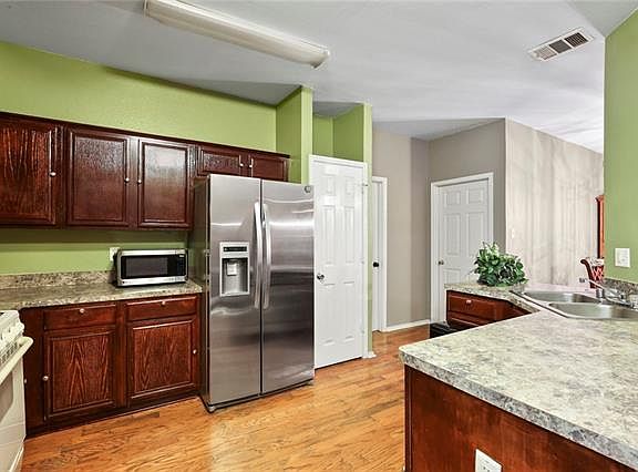 3rd image of 111 N Willomet Ave