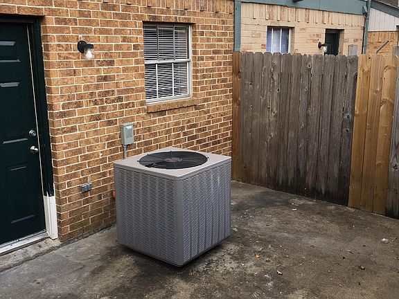 3rd image of 1170 Lyric Ln