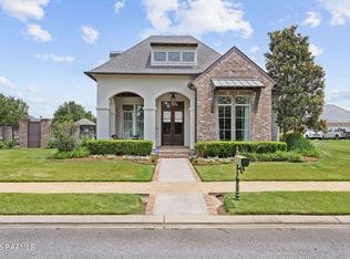 301 Gleneagles Cir, Broussard, LA 70518