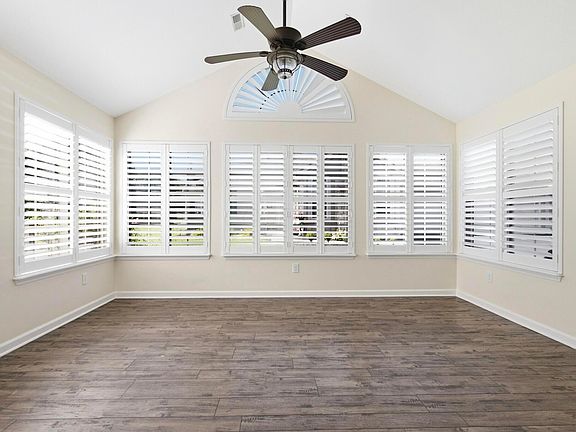 5th image of 752 Lambton Cir E