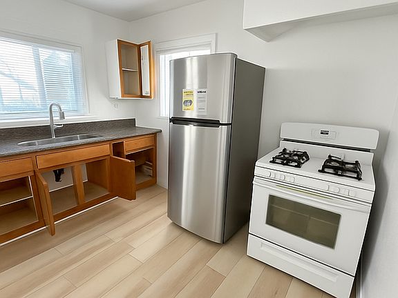 5th image of 950 S New Hampshire Ave #2