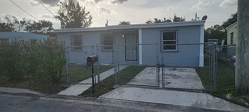 1446 NW 7th Pl Photo 1