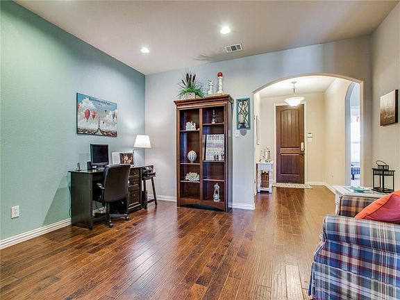3rd image of 11489 Luxembourg Ln