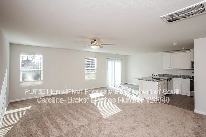 3 bed, 2.5 bath, 1679 sqft, $2,045 — Photo 3