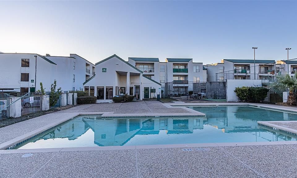 1st image of 2818 S Bartell Dr APT 22