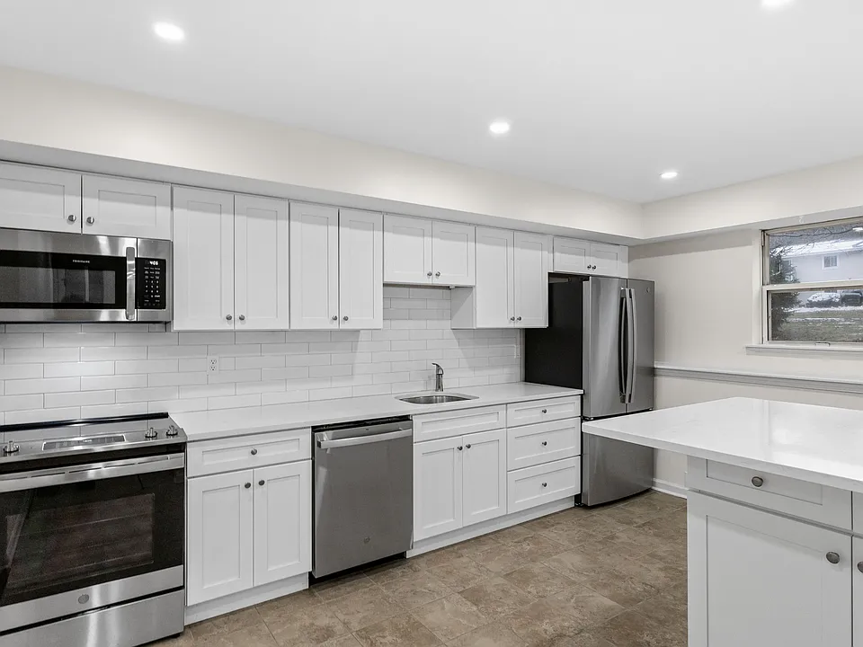 2 Horizon View Dr W #1
