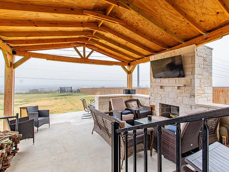 1756 Meadow Crest Dr — Photo 32
