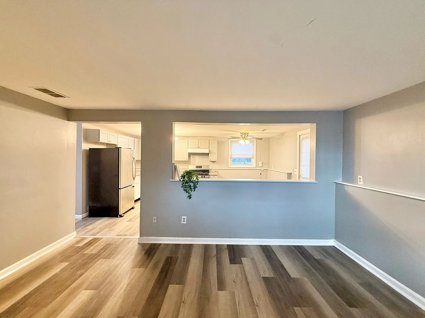3 bed, 1300 sqft, $1,800 — Photo 2