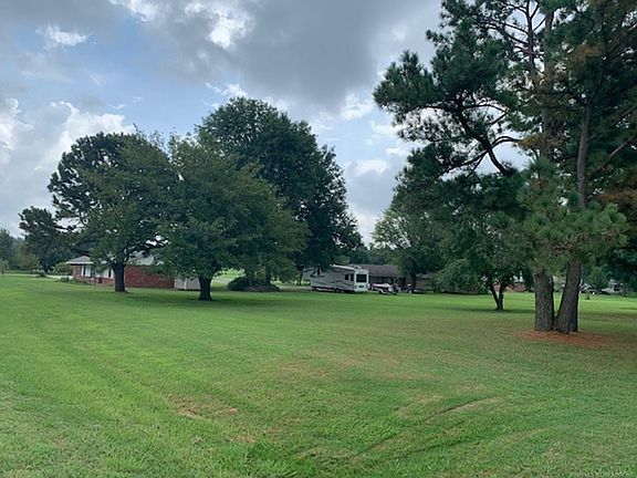 2nd image of 739 Valentine Ln