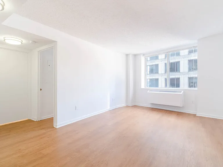 180 Riverside Blvd #510 — Photo 19