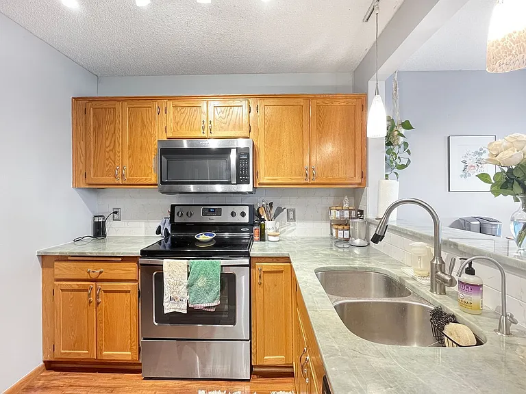 2040 Shenandoah Ct #G — Photo 7