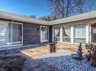 425 Glenmeadow Dr, Ballwin, MO 63011