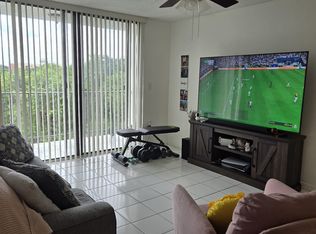 9682 Fontainebleau Blvd APT 411, Miami, FL 33172
