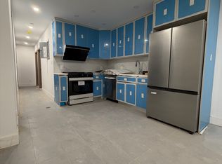 139 Bay 14th St #1, Brooklyn, NY 11214