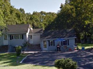40 Frederick Ave, Howell, NJ 07731