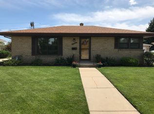 1211 Sheraton Dr, Racine, WI 53402