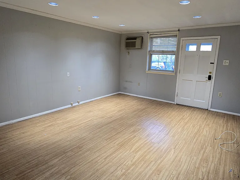 142 E Maple St #1 — Photo 18
