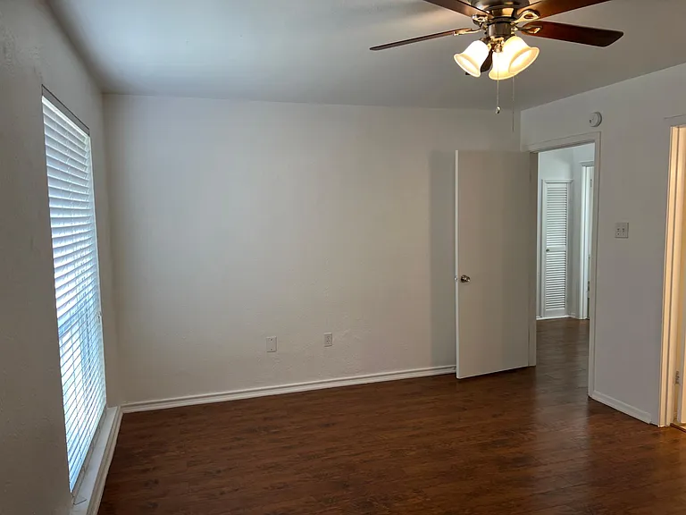 12828 Woodbend Ct — Photo 8