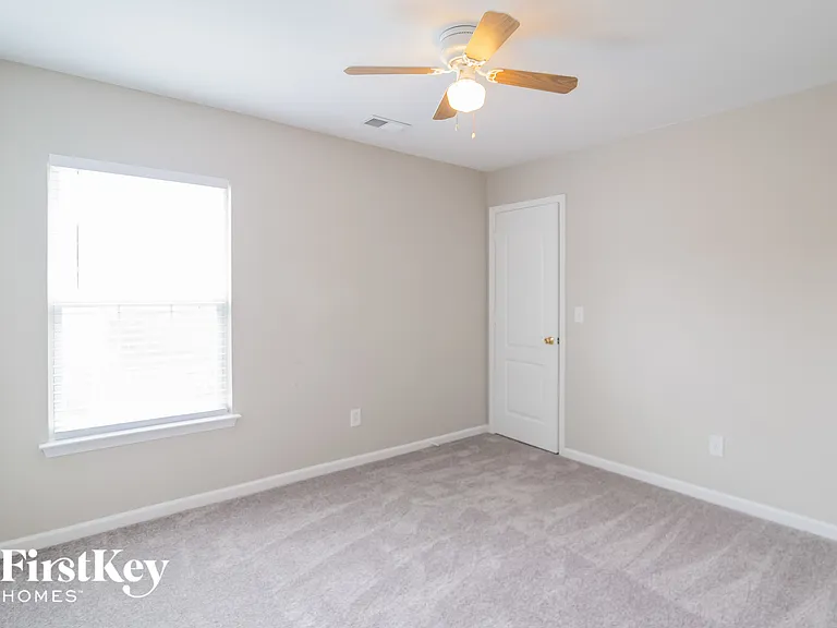 205 Commencement Blvd — Photo 12