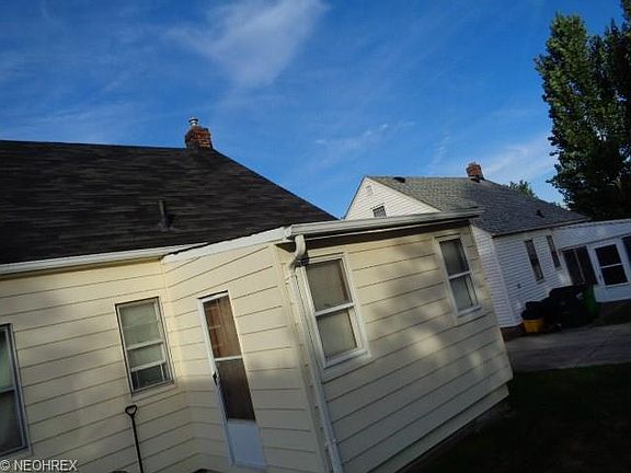 3rd image of 893 E 210th St
