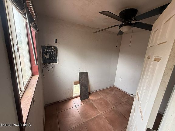4th image of 2445 N Luana Dr