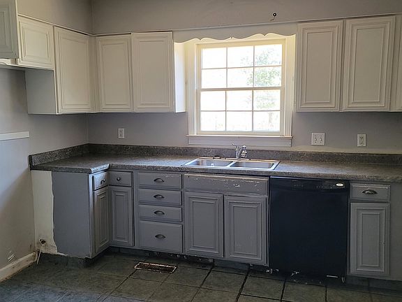 3rd image of 2978 Court St