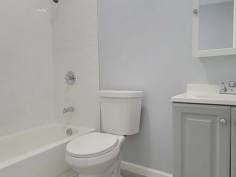 Full Bathroom 2