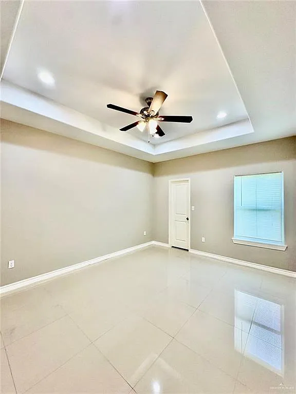 3 bed, 2.0 bath, 1310 sqft, $1,490 — Photo 3