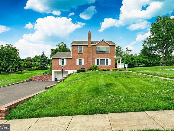 4th image of 2741 Hillview Rd