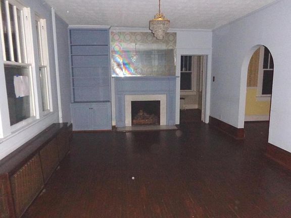 4th image of 2129 Maple Ave