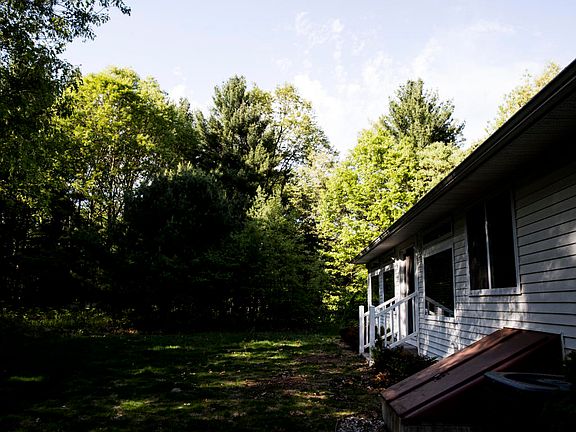 3rd image of 1125 N Hillside Dr