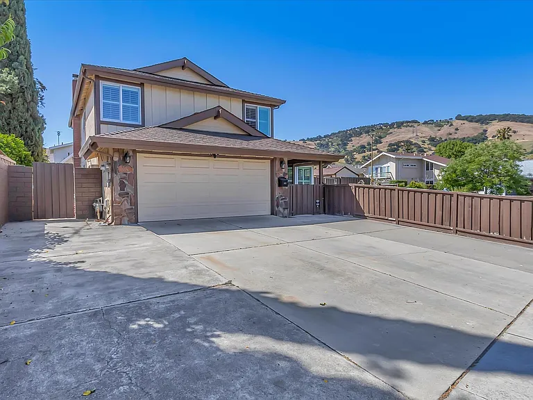 448 Los Pinos Way — Photo 2