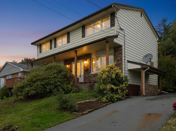 114 Regal Rd, Dartmouth, NS B2W 4H8