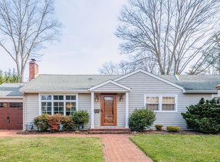 101 Oak Pl, Fair Haven, NJ 07704