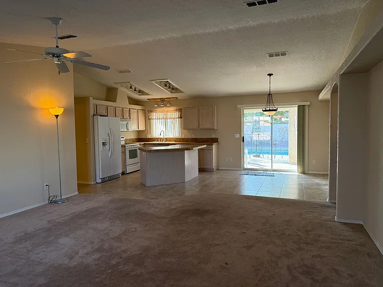 2135 Cosnina Dr — Photo 2