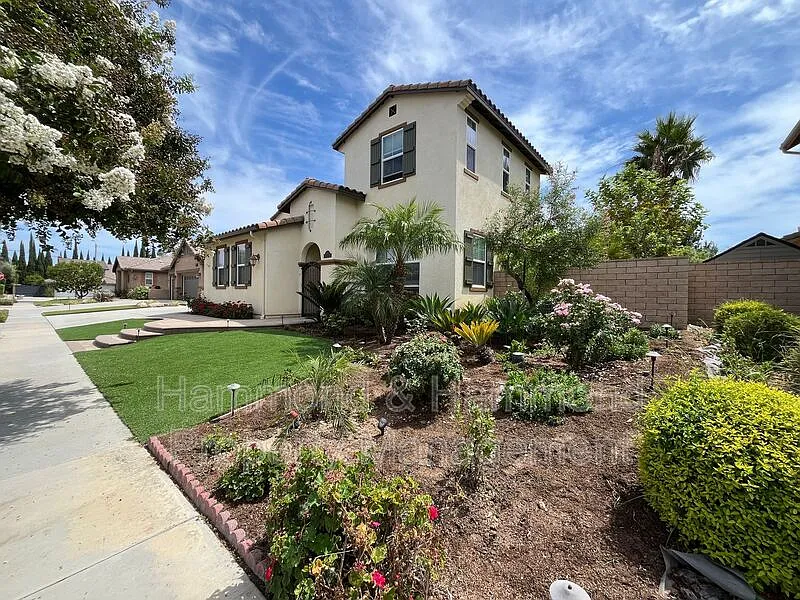 5 bed, 4.5 bath, 3964 sqft, $6,695 — Photo 4