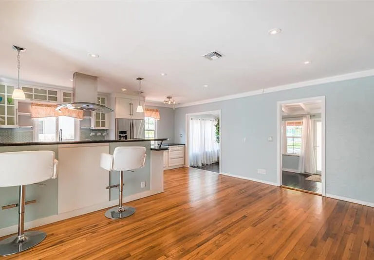 415 NE 8th Ave — Photo 3