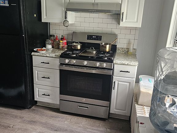 3rd image of 42 Grand Street