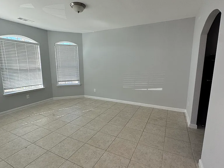 2132 Mulberry Dr — Photo 2