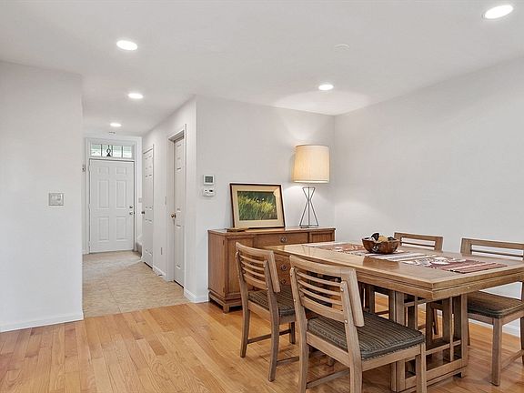 5th image of 22 Bayridge Ln #22