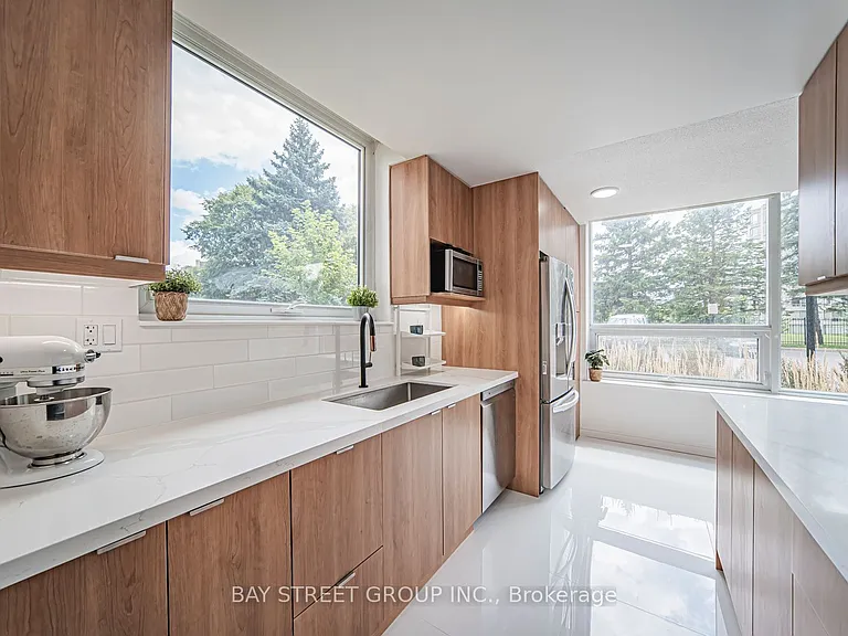 326 Major Mackenzie Dr E #102 — Photo 6