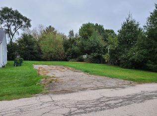 5 Hillcrest Rd, Oakwood Hills, IL 60013