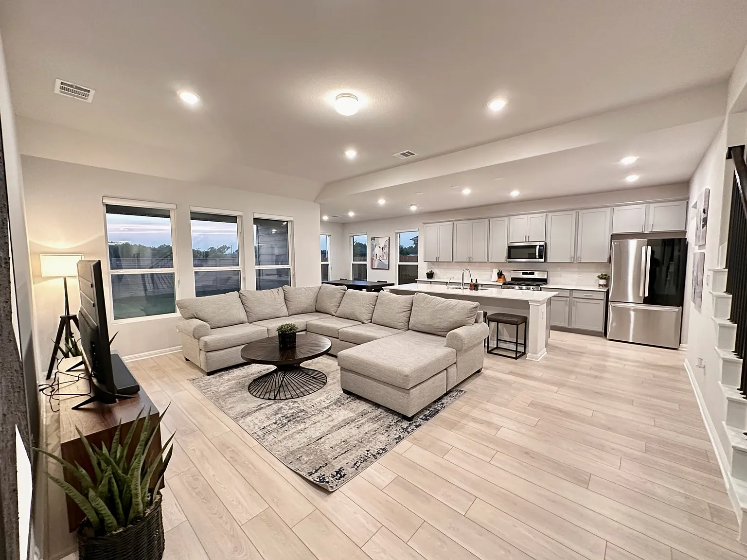 5 bed, 2851 sqft, $900 — Photo 1