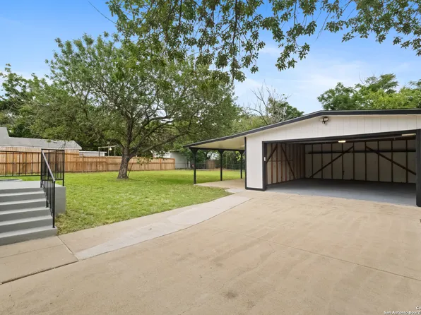 15024 mesquite, Lytle, TX 78052