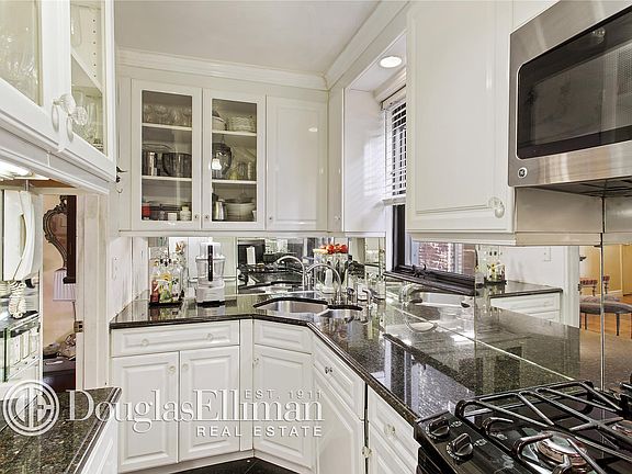 4th image of 301 E 63rd St APT 12B