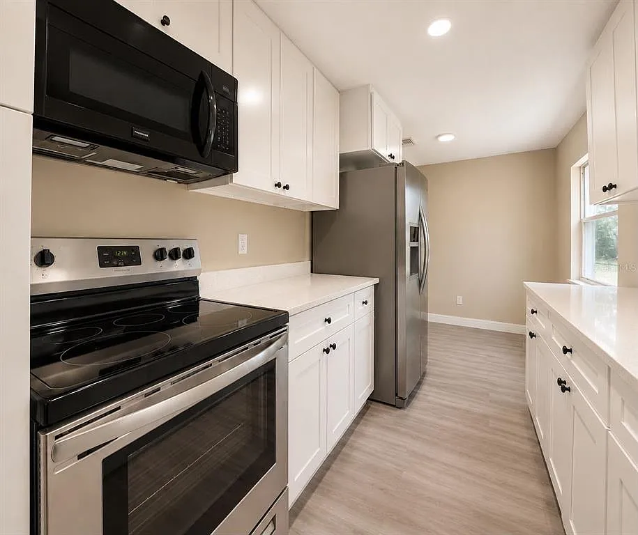 4 bed, 2.0 bath, 1056 sqft, $2,200 — Photo 3