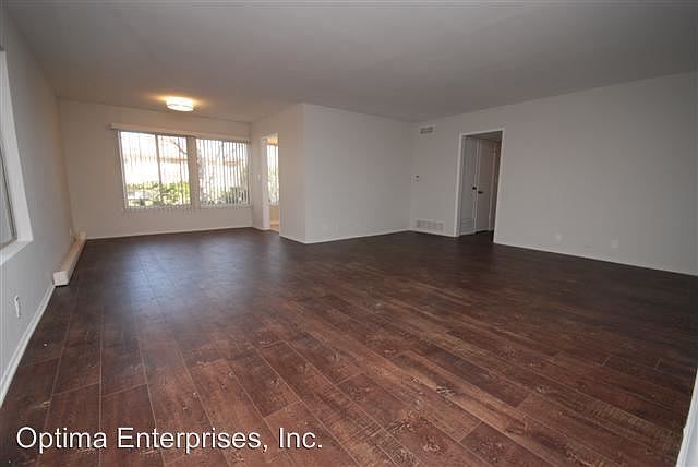 1st image of 439 S Oakhurst Dr APT 01