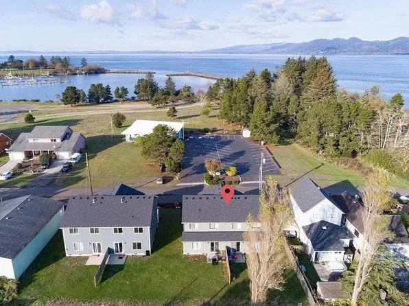 868 5th Ave #B, Hammond, OR 97121