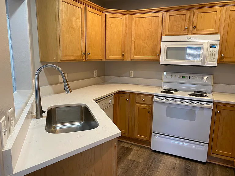 342 E 800 N #210 — Photo 19